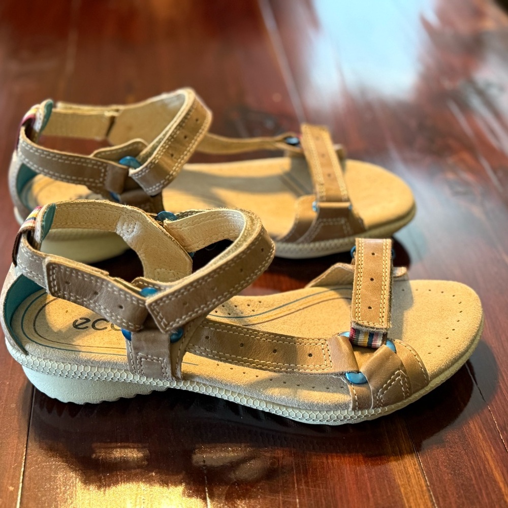 Women's Tan Sandals - Picture 3 of 7